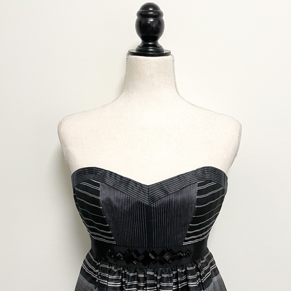 BCBGMAXAZRIA Strapless Sweetheart Neckline Striped - Picture 2 of 8